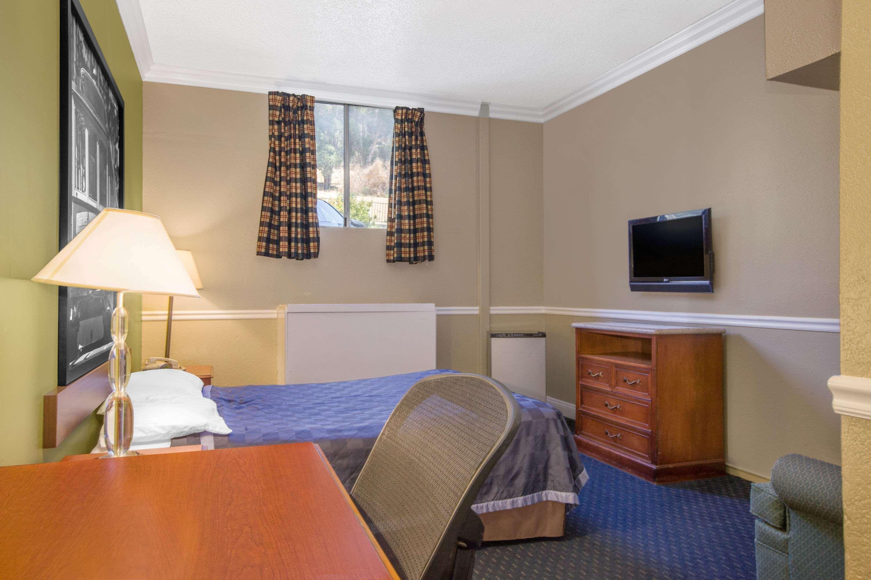 Motel Super 8 by Wyndham Hayward Downtown Castro Valley Zewnętrze zdjęcie